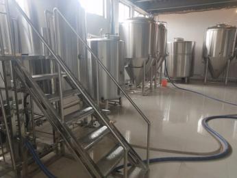 太原啤酒設備500升原漿啤酒設備,自釀鮮啤設備釀酒技術培訓